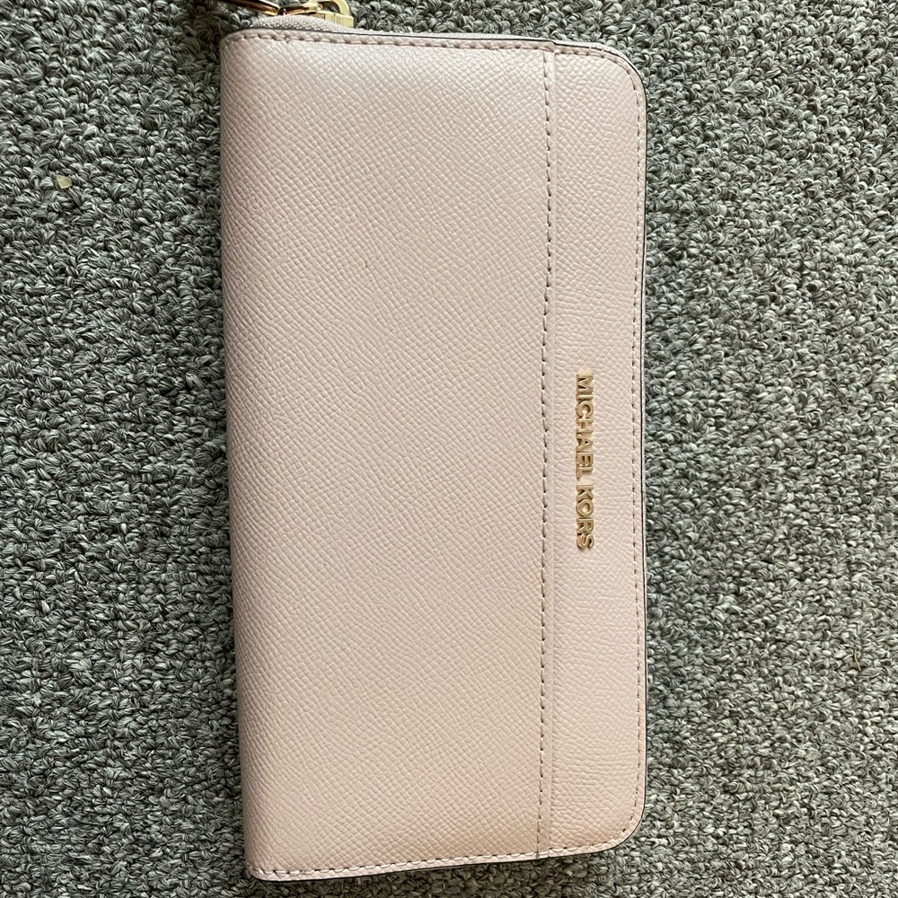 Michael kors wallet like new